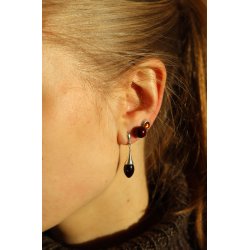 Smukke slv reringe med en lille drbe af mrk rav