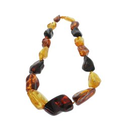 Nat�rliche und elegante Kette mit Bernsteinst�cken aus der Nordsee