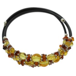 Drahtarmband verziert mit echten Bernsteinperlen