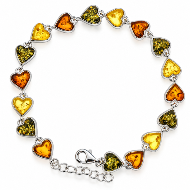 Smukt hjerte ravarmb�nd med �gte rav i gr�nne, cognac- og gyldne nuancer kombineret med sterling s�lv. Elegant og romantisk ravsmykke