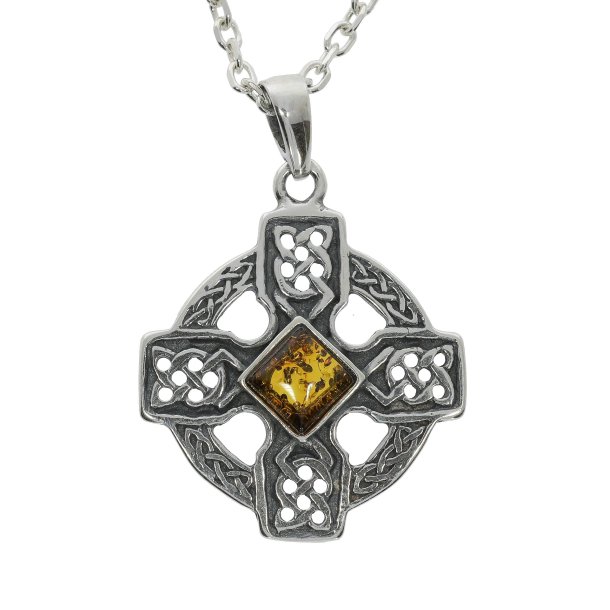 Keltisk h�jkorsvedh�ng i 925 sterlings�lv | Firkantet cognacfarvet �gte rav i midten
