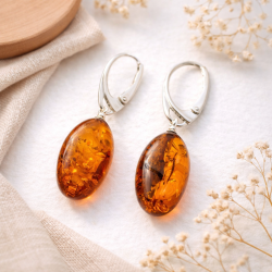 Handgefertigte olivenf�rmige Ohrringe aus d�nischem Bernstein und Sterlingsilber