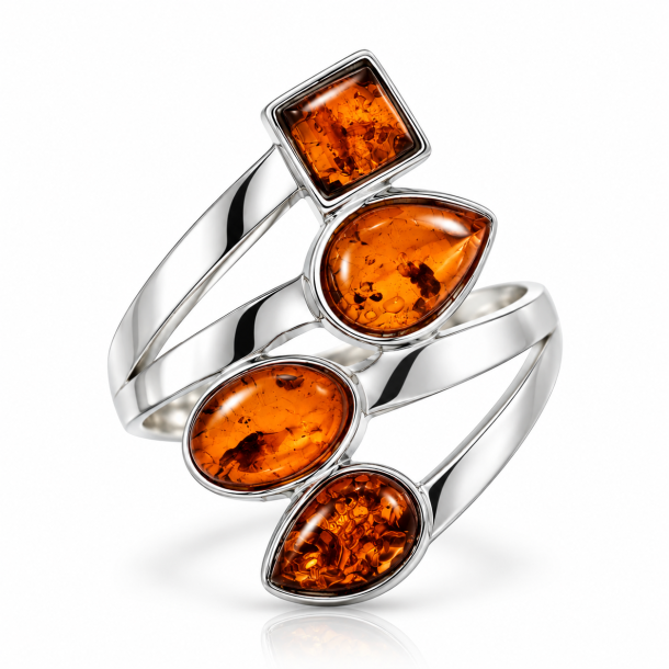 Elegant Ravring i Moderne Design � Unik S�lvring med 4 Cognacfarvede Ravstykker