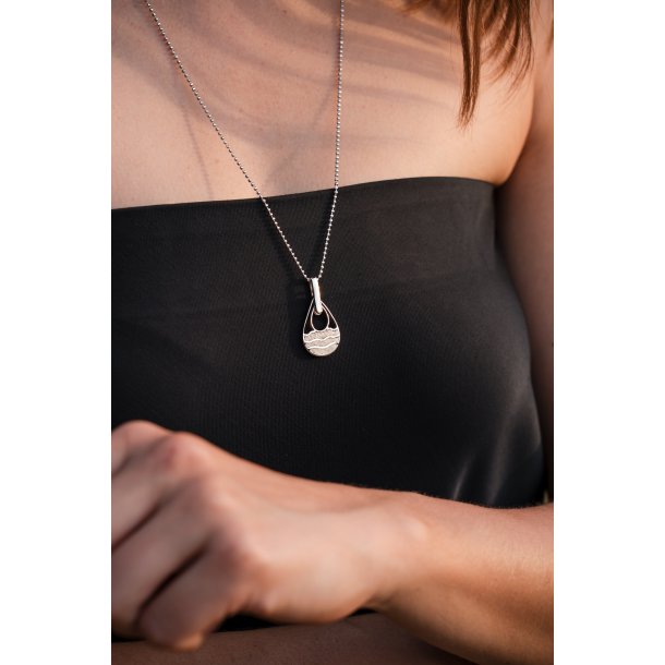 Halskde med "Strandblger " og strandsand