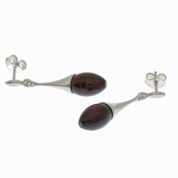 Smukke slv reringe med en lille drbe af mrk rav