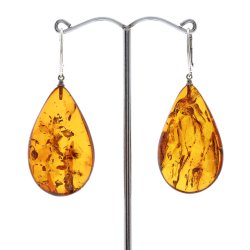 Unikke ravreringe, hndlavede og polerede, fanger Jurassic -periodens sknhed 