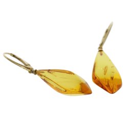 Kantede Og Unikke Ravreringe I Forgyldt Slv