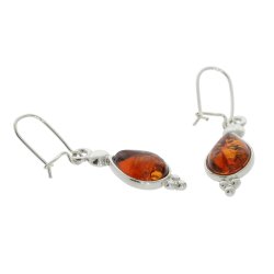 Smukke Slv reringe Med En Drbeformet Ravstykke