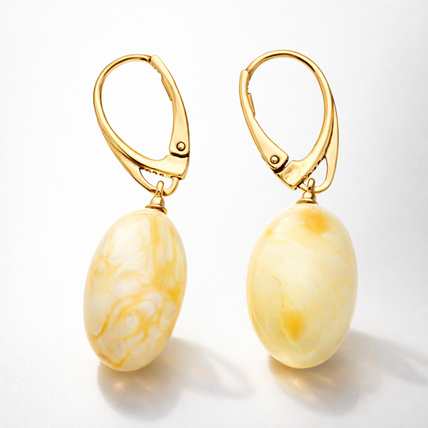 Einzigartige Olive geformt Milky Bernstein Ohrringe in Gold plattiert Silber