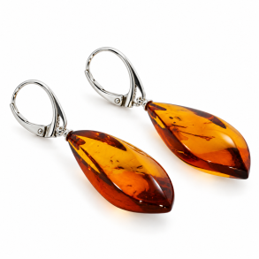 Exklusive lange Bernstein-Ohrringe aus echtem Bernstein und 925 Sterling Silber. Die gro�en, kantig geschliffenen Bernsteine begeistern mit warmen Gold- und Cognact�nen sowie individuellen nat�rlichen Strukturen.
