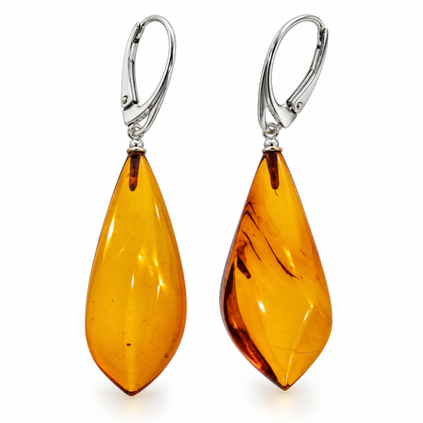 Exklusive lange Bernstein-Ohrringe aus echtem Bernstein und 925 Sterling Silber. Die gro�en, kantig geschliffenen Bernsteine begeistern mit warmen Gold- und Cognact�nen sowie individuellen nat�rlichen Strukturen.