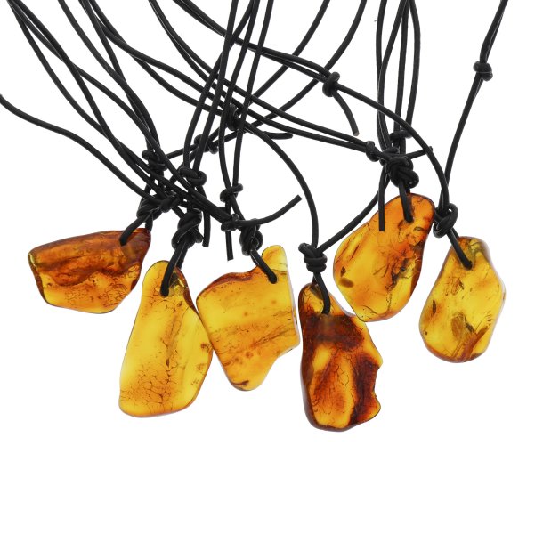 Lderkde Med Et Naturformet Ravklump