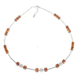 Halskder af gte rav formet som kuber med slvelementer 