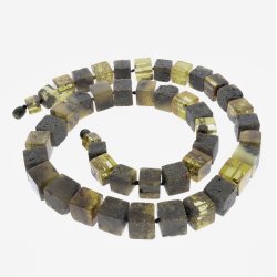 Eine gro�e Bernsteinkette aus echtem w�rfelf�rmigen Erdbernstein 