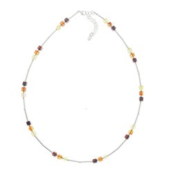 Halskder af gte rav formet som kuber med slvelementer 