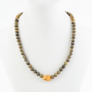 Perle Halskde Af gte Moserav Og Et Naturligt Stykke Vesterhavsrav