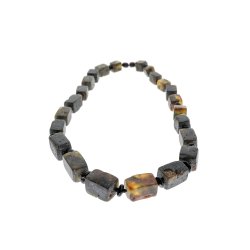 Moderne Bernsteinkette aus quadratischen Bernsteinst�cken