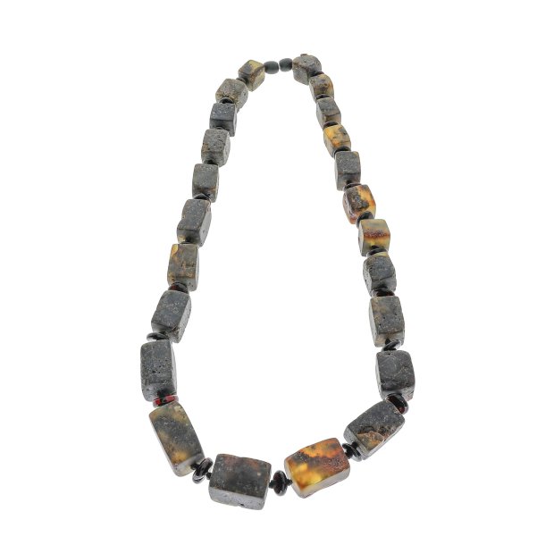Moderne Bernsteinkette aus quadratischen Bernsteinst�cken