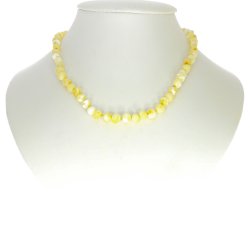 Die absolut sch�ne Perlenkette aus dem seltensten cremewei�en Bernstein