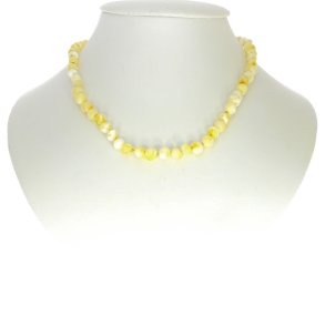 Den absolut smukke Perle Halskde af det mest sjldne cremehvide rav