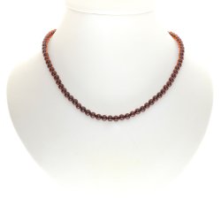 Bernsteinhalskette aus globalen Hochglanz-Bernsteinperlchen in dunkel braun Farbton