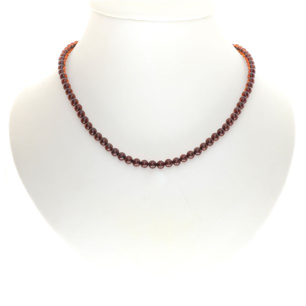 Bernsteinhalskette aus globalen Hochglanz-Bernsteinperlchen in dunkel braun Farbton