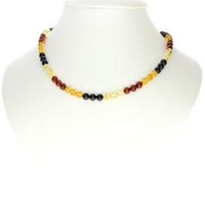 Halskder med gte ravperler i forskellige farver