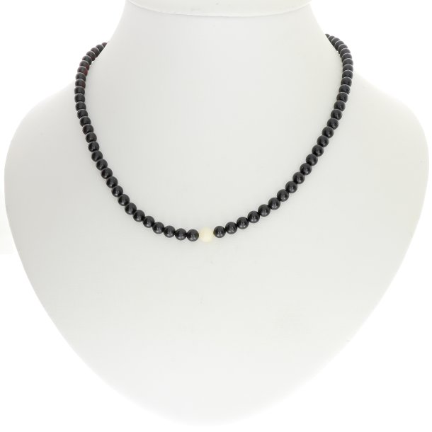 Dunkelbraune Halskette mit echten Bernsteinperlen 