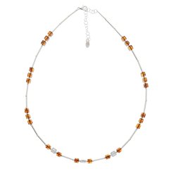 Halskder af gte rav formet som kuber med slvelementer 