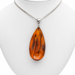 Bernstein-Anh�nger in Naturform