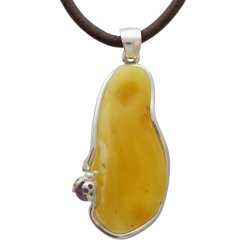 Helt Unik Mlkeravs Vedhng Med En Lille Amatyst Mariehne