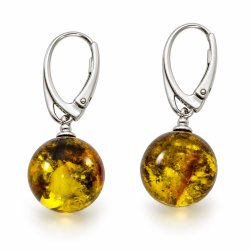 Runde gr�nne rav�reringe i �gte rav med naturlige m�rke strukturer og 925 sterling s�lv