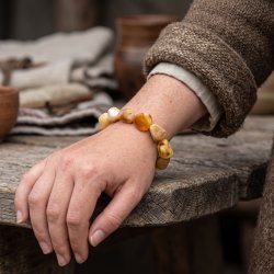 Rohes Armband aus Echtem Nordsee-Bernstein � Naturbelassen &amp; Unpoliert