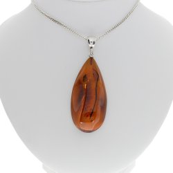 Bernstein-Anh�nger in Naturform