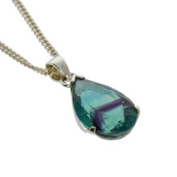 Grn Fluorit Vedhng af hjeste kvalitet, diamantslebet fremstillet efter gamle guldsmedetraditioner