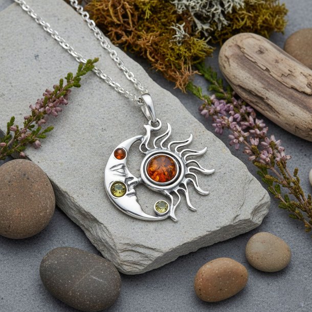 Himmelaksen � Sol og M�ne Vedh�ng i S�lv med Baltisk Rav