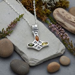 Vikinge-vedh�ng Thors Hammer � 925 Sterlings�lv med Trefarvet Rav