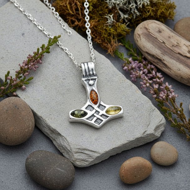 Vikinge-vedh�ng Thors Hammer � 925 Sterlings�lv med Trefarvet Rav