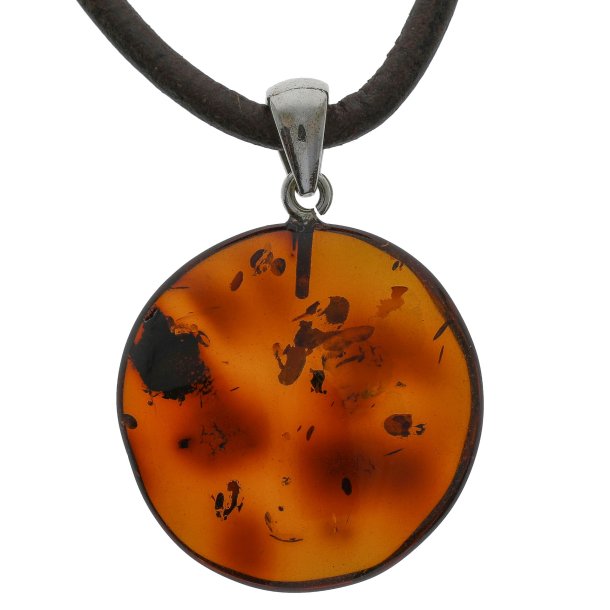 Ein �Solar Plexus� Anh�nger aus nat�rlich nordischem Bernstein