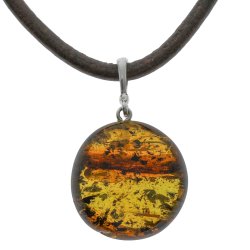 Ein �Solar Plexus� Anh�nger aus nat�rlich nordischem Bernstein