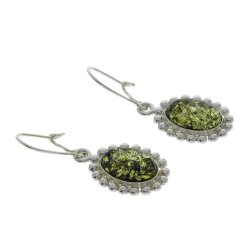 De klassiske ovale grnne reringe i gterav rav 