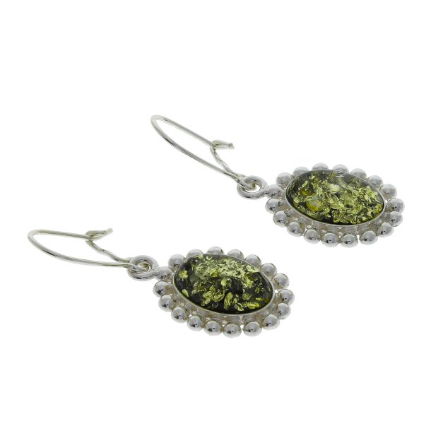 De klassiske ovale grnne reringe i gterav rav 