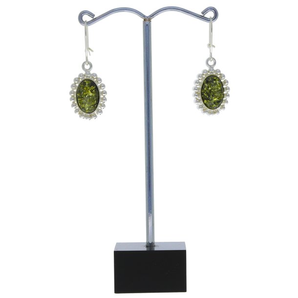 De klassiske ovale grnne reringe i gterav rav 