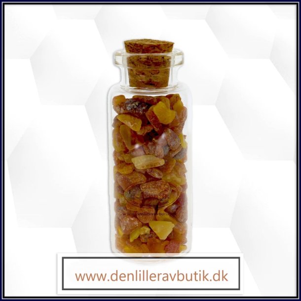 Flasket med  rav / A small bottle with amber 01