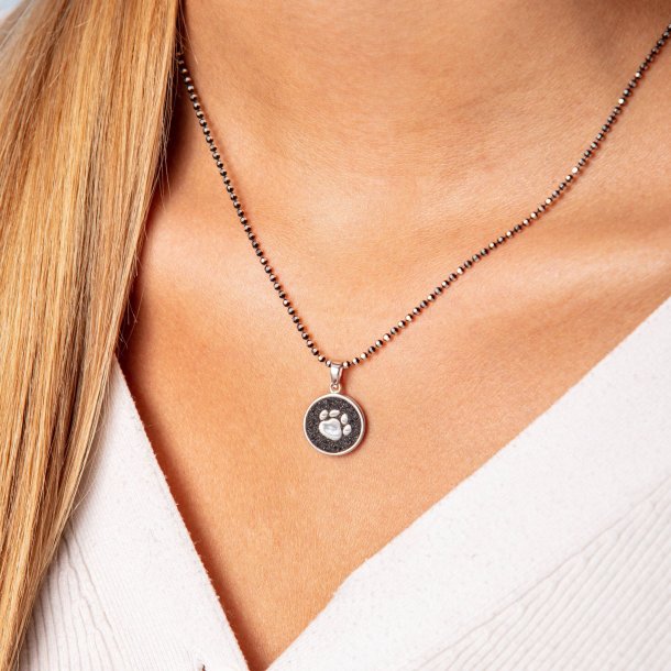 Vedhng "Lucky Dog" med lava sand