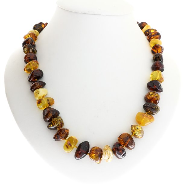 Sch�ne und elegante Bernsteinkette aus halbrunden Perlen 
