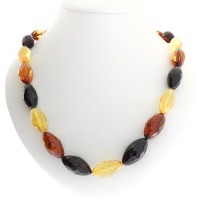 Den Hjeste Kvalitet Unik Ravkde Med De Flotteste Ravstykker facetformet