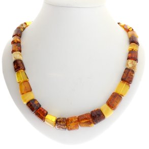 Halskder af poleret rav i Kleopatra-stil i forskellige farver