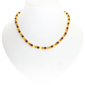 Trefarvet blanding af Diamantfacetter formet Ravhalskde 